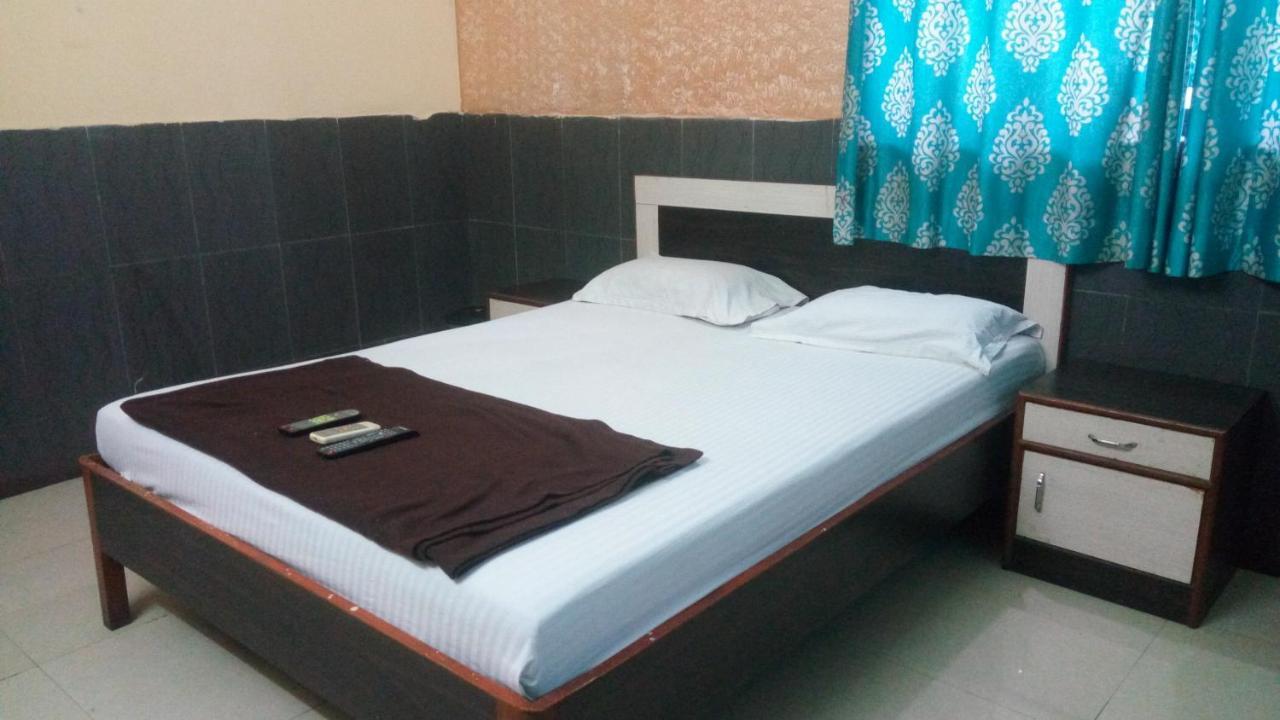 Hotel Sarang Lodge Panvel Exterior foto